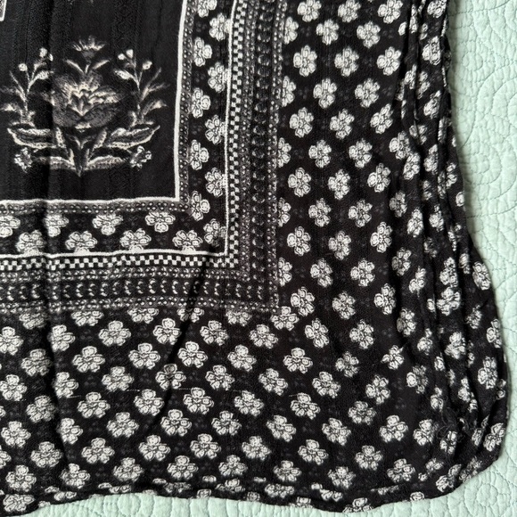 Black and White Patterned Kimono - Picture 6 of 9